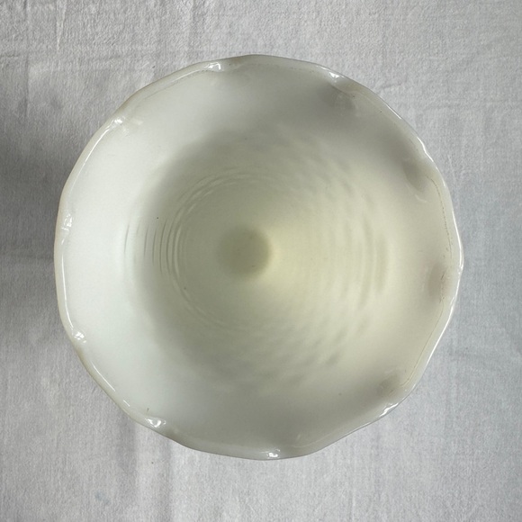 Large Hobnob Milk Glass Bouquet Vase - Picture 13 of 15